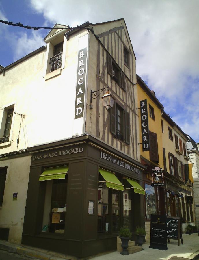 Les Appartements De Chablis Exterior photo
